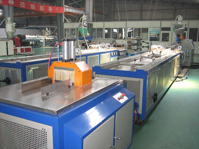 Introdução ao equipamento de produção de plástico de madeira