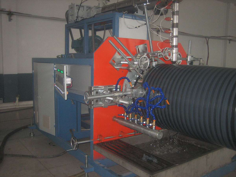 Qual é o princípio de funcionamento da linha de produção de tubos de isolamento HDPE?