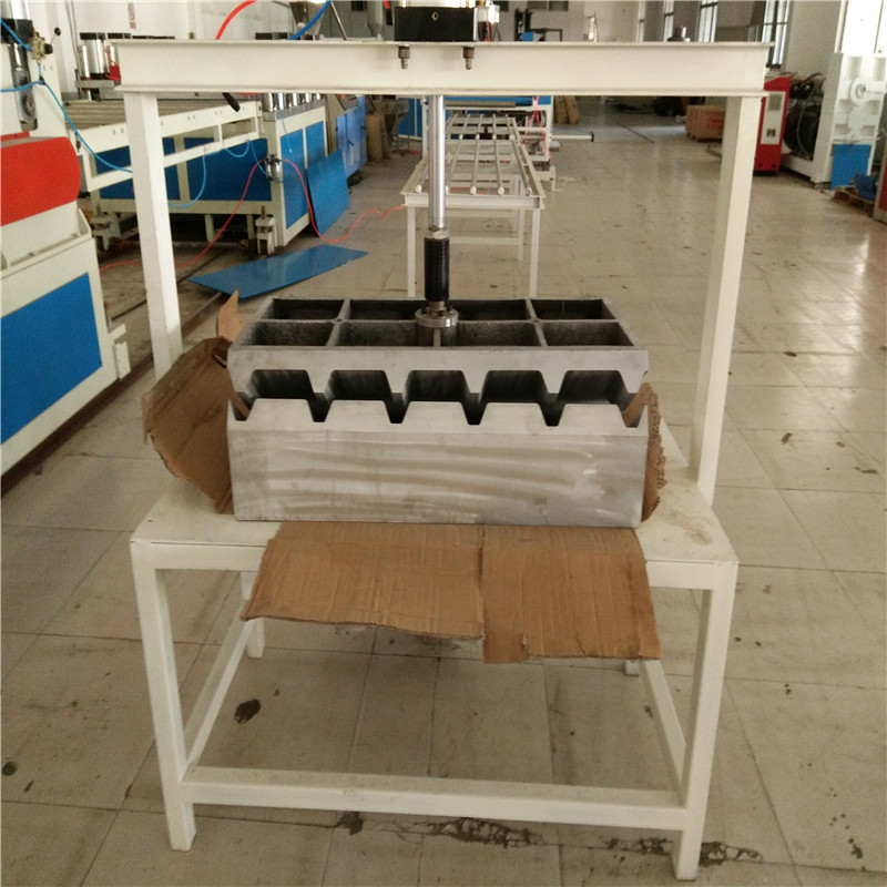 Linha de produção de telhado ondulado de PVC de 3 camadas